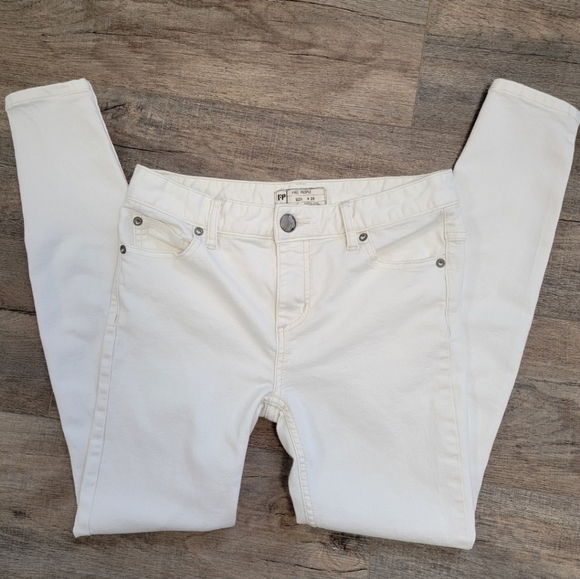 Free People 61855-16515125 Skinny Ankle  Distressed Ripped Stretch Jeans - Picture 5 of 12